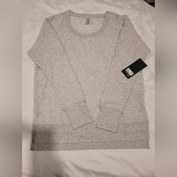 90 Degree by Reflex women sweatshirt with thumb hole| Silver/ Gray colour |NWT - Picture 6 of 9